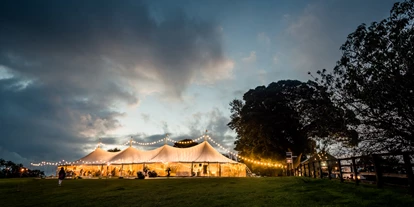 Winterhochzeit - Karlstetten - Sonnenuntergang hinter dem 12mx34m Marquee - Schloss Jeutendorf