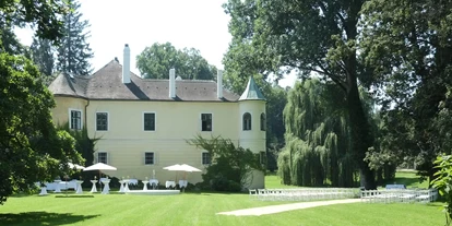 Winterhochzeit - Karlstetten - Das Schloss Jeutendorf vor einer standesamtlichen Trauung. - Schloss Jeutendorf