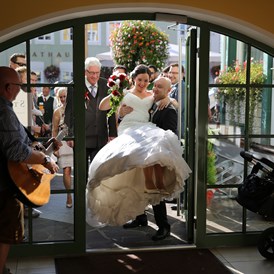 Hochzeitslocation: Einzug in den Saal - Hotel Post Walter 