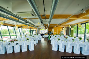 Hochzeitslocation: Das Seerestaurant Katamaran in Rust bietet einen herrlichen Ausblick auf den Neusiedlersee im Burgenland. - Seerestaurant Katamaran