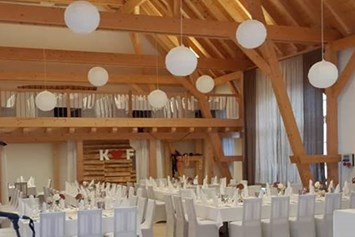 Hochzeitslocation: https://www.burgmayerstadl.de
https://alluredecodesign.de - Burgmayerstadl