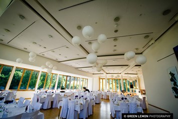 Hochzeitslocation: Bis zu 150 Gäste finden Platz im Festsaal des Schloss Hernstein in Niederösterreich.
Foto © greenlemon.at - Schloss Hernstein