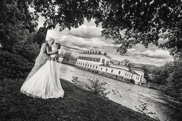 Hochzeitslocation: Heiraten im Schloss Laudon in 1140 Wien.
Foto © fotorega.com - Schloss Laudon
