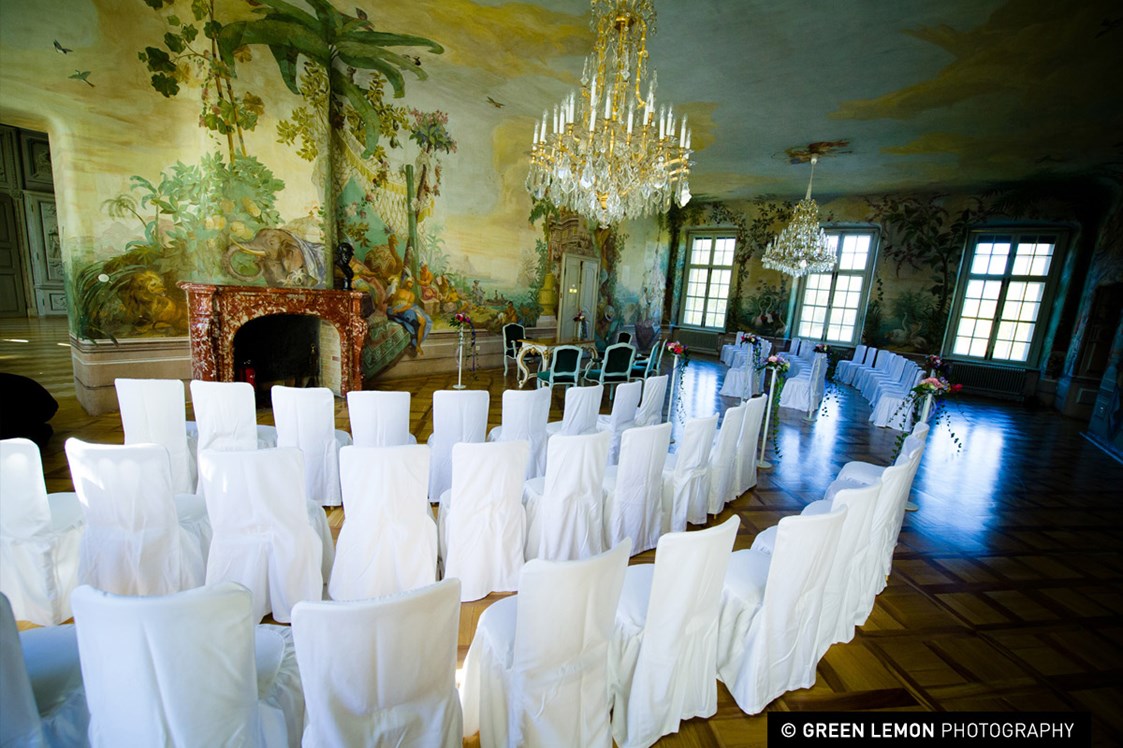 Hochzeitslocation: Platz für die Trauung im Schloss Laudon in Wien.
Foto © greenlemon.at - Schloss Laudon