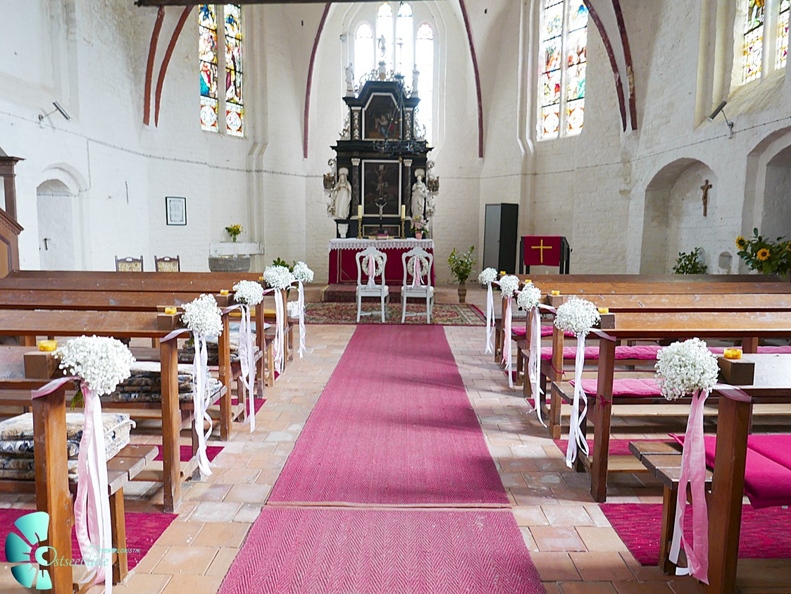 Hochzeitslocation: Trauung in der Dorfkirche von Goldebee - Hotel Schloss Gamehl