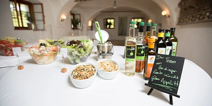 Winterhochzeit - Neumarkt im Mühlkreis - Salatbuffet im Burnerhof.
Foto © sandragehmair.com - Burnerhof