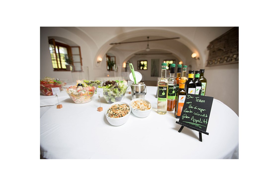 Hochzeitslocation: Salatbuffet im Burnerhof.
Foto © sandragehmair.com - Burnerhof