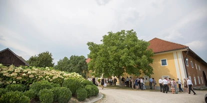 Winterhochzeit - Neumarkt im Mühlkreis - Heiraten am Burnerhof in Oberösterreich.
Foto © sandragehmair.com - Burnerhof
