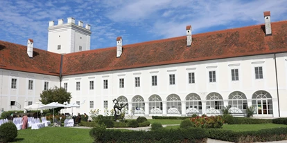 Winterhochzeit - Neumarkt im Mühlkreis - Freie Trauung im Garten - Schloss Ennsegg