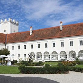 Hochzeitslocation: Freie Trauung im Garten - Schloss Ennsegg
