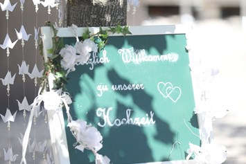 Hochzeitslocation: Willkommensschild - Schloss Ennsegg