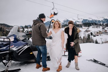 Hochzeitslocation: Die Braut kommt mit dem Skidoo - Rufana Alp