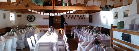 Hochzeitslocation: Ihre Hochzeit im Almstadl über den Dächner von Innsbruck - Arzler Alm