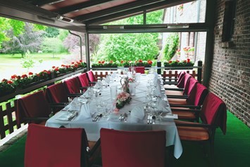 Hochzeitslocation: Feiern im kleinen Kreis auf unserer Terrasse - Landhaus Danielshof