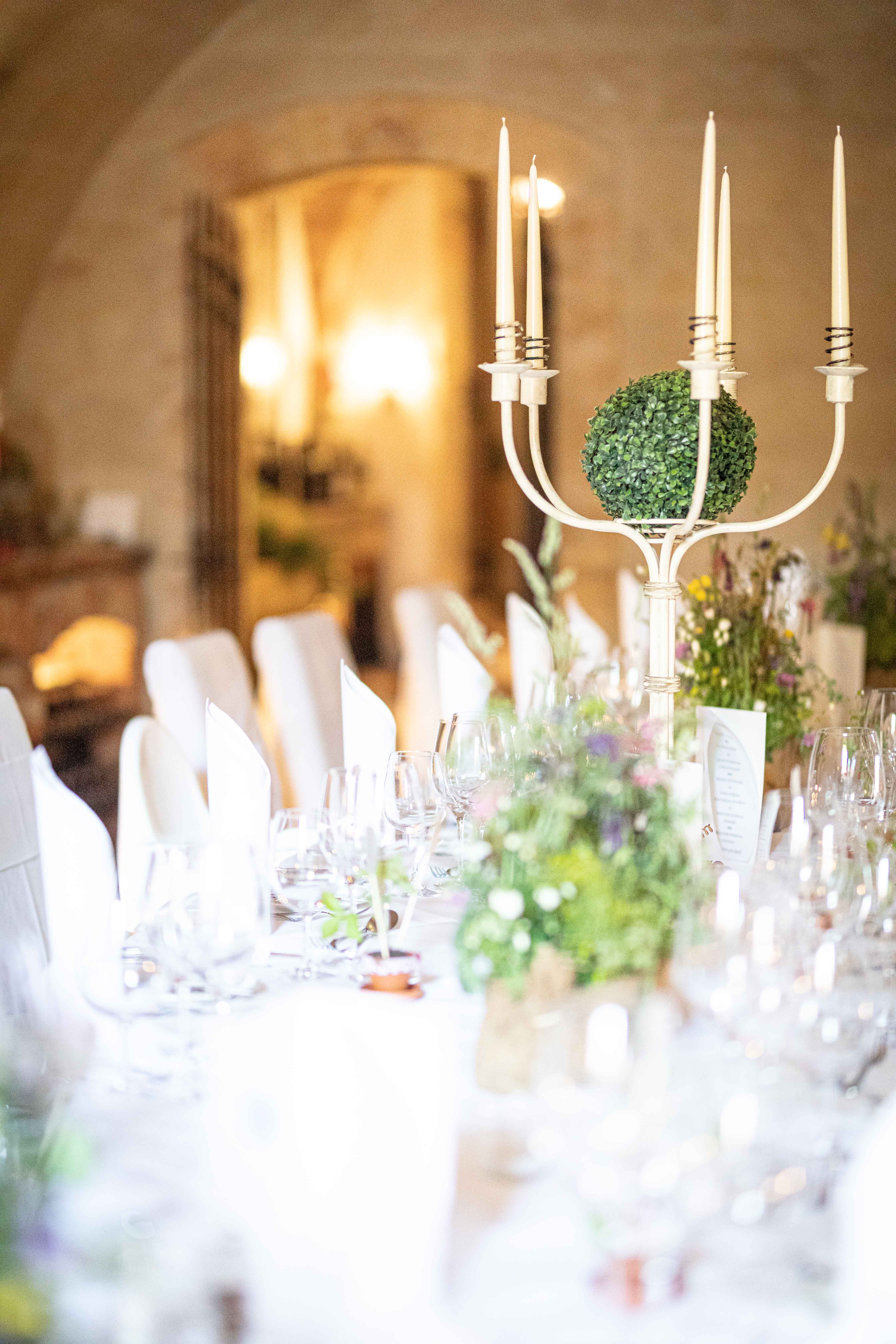 Winterhochzeit - Breitenbrunn (Breitenbrunn am Neusiedler See) - Eine Hochzeitstafel im hauseigenen Weinkeller VITAKELLA. - VILA VITA Pannonia