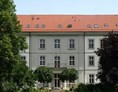 Hochzeitslocation: Schloss Messelhausen, Ansicht vom Park - SCHLOSS MESSELHAUSEN