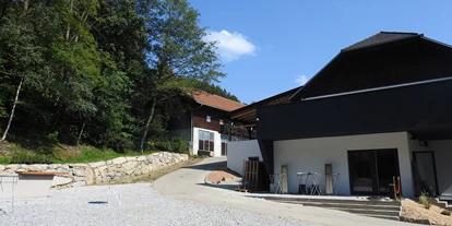 Winterhochzeit - Neumarkt im Mühlkreis - ein großzügiger Außenbereich bietet Platz für unvergessliche Feiern  - LoRe Cocktailmanufaktur | Destillerie