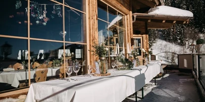 Winterhochzeit - Tirol - Die Sonnenterrasse der Rössl Alm steht für eure Winterhochzeit bereit. - Rössl Alm