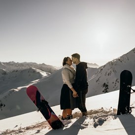 Hochzeitslocation: Flitterwochen im Schnee - die ideale Kombination für Winterhochzeiten. - Rössl Alm