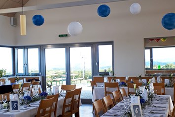 Hochzeitslocation: Hochzeitstafel in Blau! - WEINGUT & WEINBLICK Grafinger
