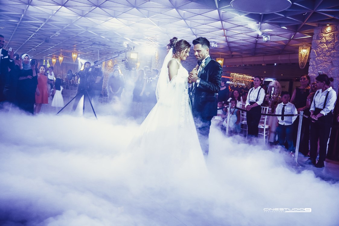 Hochzeitslocation: Großzügiger Festsaal mit Bühne, Hochzeitsthron und allem was das Herz begehrt - JADE SAAL EVENTLOCATION