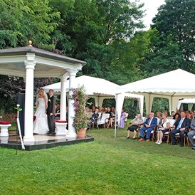 Hochzeitslocation: Pavillon und Kuppelzelt auf Burgwiese - The Lakeside Burghotel zu Strausberg