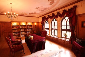 Hochzeitslocation: Die Bibliothek des Lakeside Hotel 4s nahe Berlin. - The Lakeside Burghotel zu Strausberg