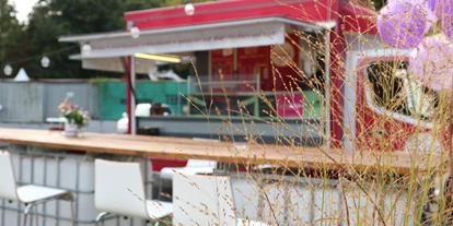 Winterhochzeit - PLZ 71034 (Deutschland) - Foodtruck direkt auf unserem Außenbereich - Wiesengrund zum Feiern