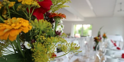 Winterhochzeit - PLZ 71034 (Deutschland) - Durch das clean kommen Farben Blumen und Ideen unglaublich toll zur Geltung. Geben Sie Ihrer Traumhochzeit Ihre ganz eigene unverwechselbare Note bei uns im Wiesengrund zum Heiraten - Wiesengrund zum Feiern
