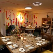 Hochzeitslocation - Eventraum KARO Designer-Raum mit Upcycling Interieur - 4ECK Restaurant & Bar 