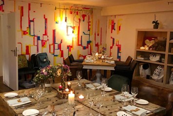 Hochzeitslocation: Eventraum KARO Designer-Raum mit Upcycling Interieur - 4ECK Restaurant & Bar 