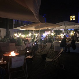 Hochzeitslocation: Sommernachtstraumhochzeit im 4Eck Garten - 4ECK Restaurant & Bar 