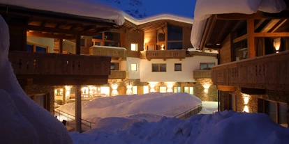 Winterhochzeit - Tirol - Anlage bei Nacht - PURE Resort Pitztal