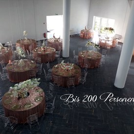 Hochzeitslocation: Bis 200 Personen bei Bankett-Rundtischen. - EVENTHAUS75