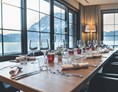 Hochzeitslocation: Gedeckter Tisch mit der Traumaussicht - 180° Restaurant-Konditorei