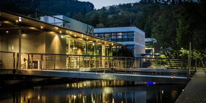 Winterhochzeit - Neumarkt im Mühlkreis - Blick auf das JKU Teichwerk in Linz. - JKU Teichwerk