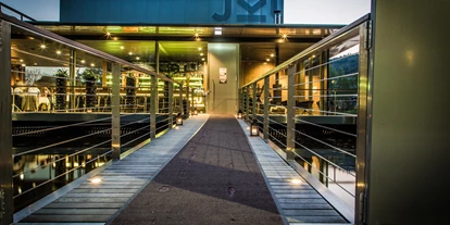 Winterhochzeit - Neumarkt im Mühlkreis - Blick auf das JKU Teichwerk in Linz. - JKU Teichwerk