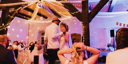 Winterhochzeit - Art der Location: Schloss - Tanz im Kornspeicher - Wasserburg Turow