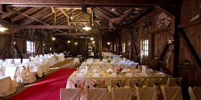 Winterhochzeit - Tirol - Uriges Ambiente im Festsaal der Triendlsäge, Seefeld. - Waldgasthaus Triendlsäge