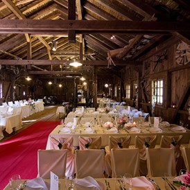 Hochzeitslocation: Uriges Ambiente im Festsaal der Triendlsäge, Seefeld. - Waldgasthaus Triendlsäge