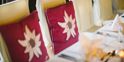 Winterhochzeit - Tirol - Heiraten in der Triendlsäge in Seefeld. - Waldgasthaus Triendlsäge