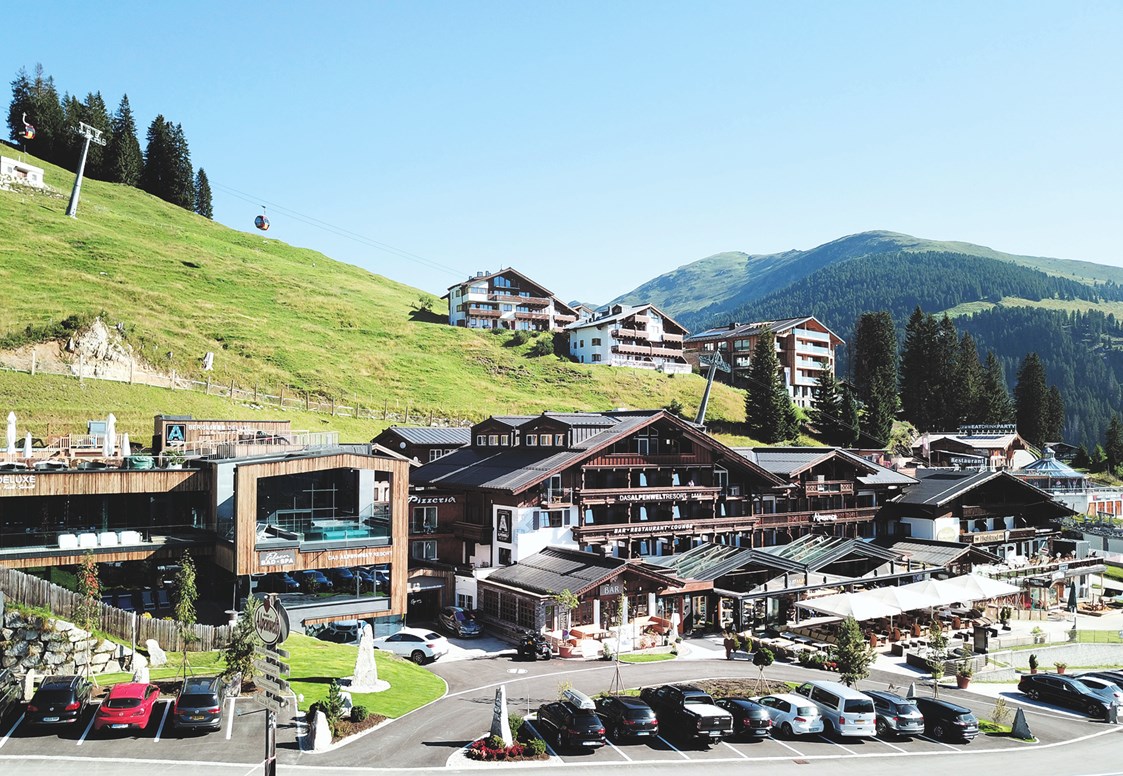 Hochzeitslocation: Hotel-Außenansicht | Sommer - Das Alpenwelt Resort****SUPERIOR