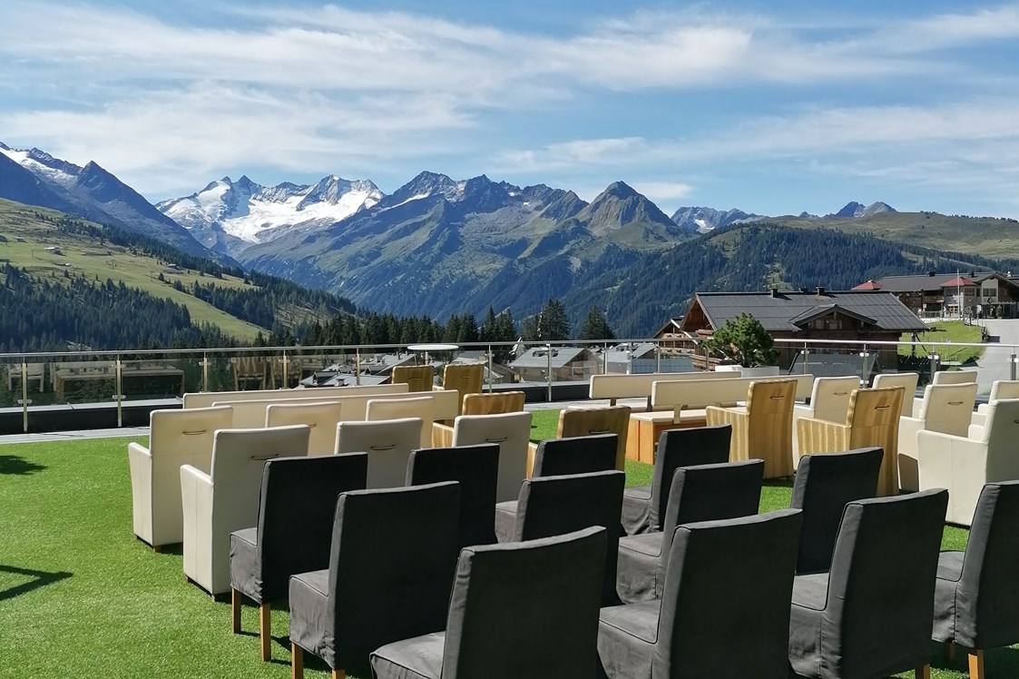 Hochzeitslocation: FelsenBAD & SPA | Sonnenterrasse als Hochzeits-Sonnenterrasse sehr beliebt mit Bergpanorama Blick - Das Alpenwelt Resort****SUPERIOR