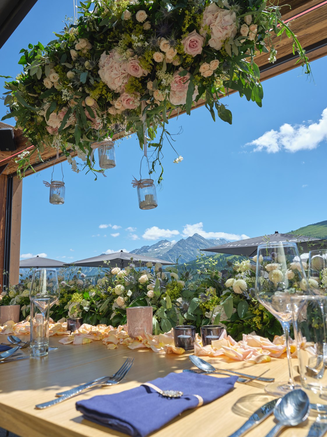 Hochzeitslocation: Tischdeko | Lifestyle Hochzeit | Susi Alm | Sommer 2020 - Das Alpenwelt Resort****SUPERIOR