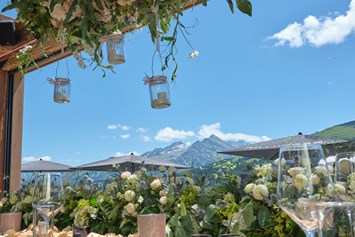 Hochzeitslocation: Tischdeko | Lifestyle Hochzeit | Susi Alm | Sommer 2020 - Das Alpenwelt Resort****SUPERIOR