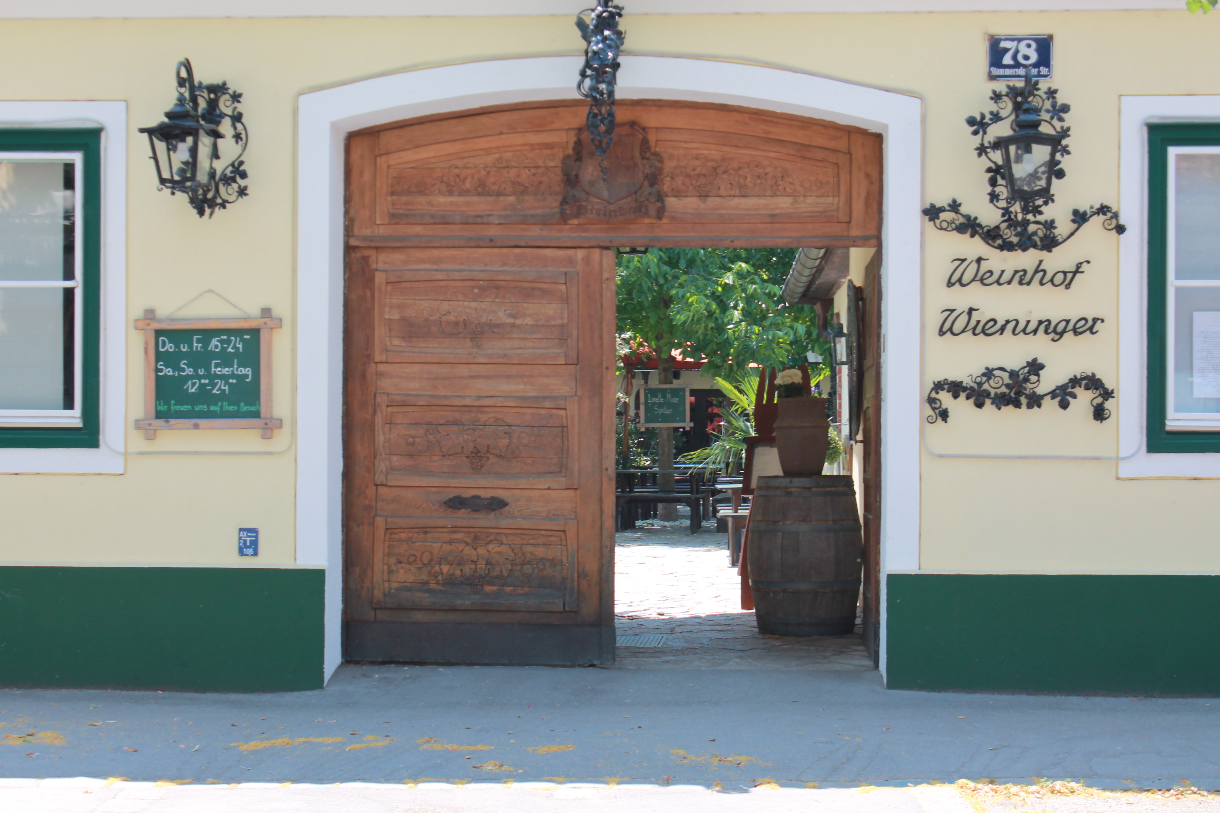 Winterhochzeit - Donauraum - Eingang Heuriger - Heuriger Wieninger