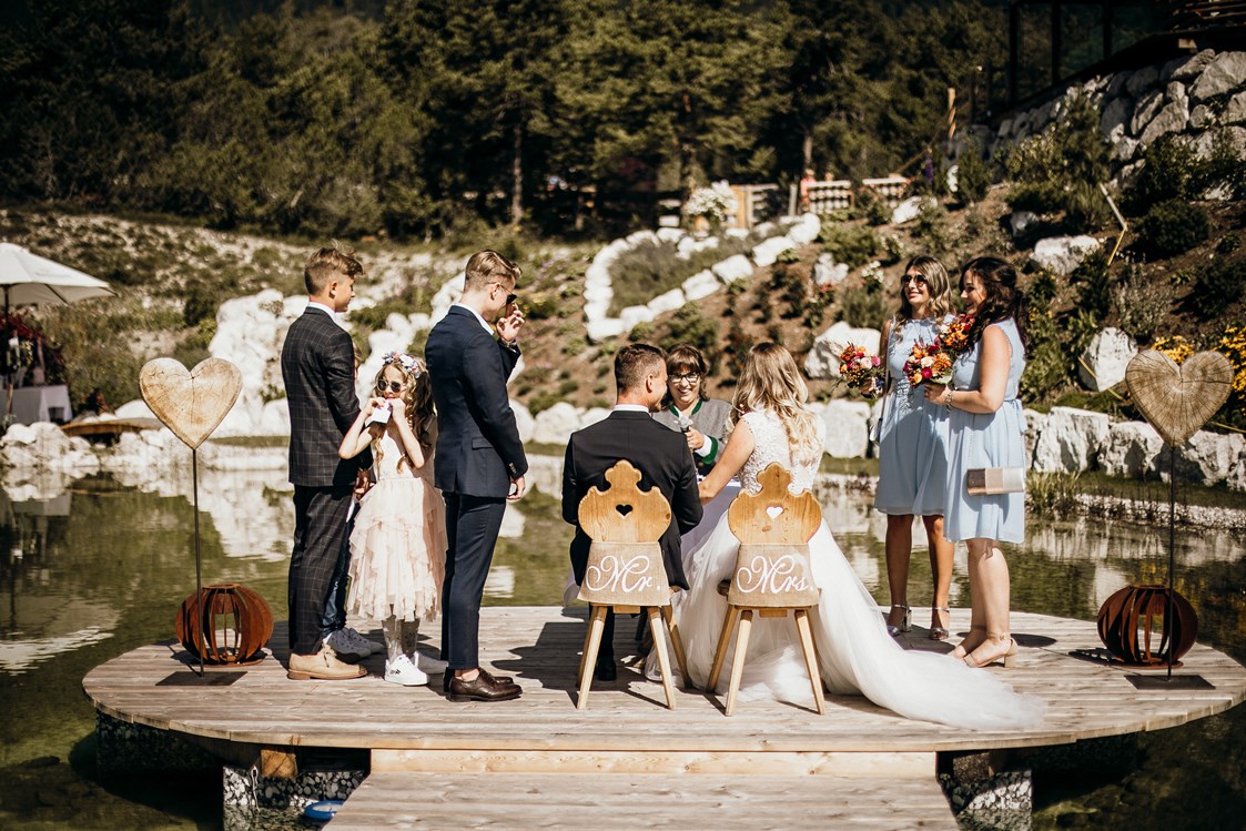 Hochzeitslocation: Freie Trauung am See (c) Alexandra Jäger / @alexandra.grafie - Stöttlalm