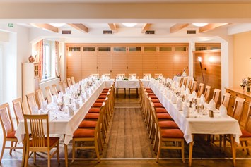 Hochzeitslocation: Der Festsaal des Gasthaus GROSS in Paldau lädt zu eurer Hochzeit. - Gasthaus GROSS