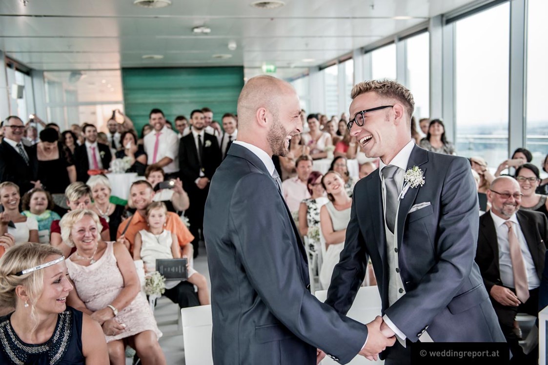 Hochzeitslocation: Feiern Sie Ihre Hochzeit in der Wolke 19 in Wien. / Sky Lobby, auch standesamtliche Zeremonien möglich!
foto © weddingreport.at - wolke19 im Ares Tower
