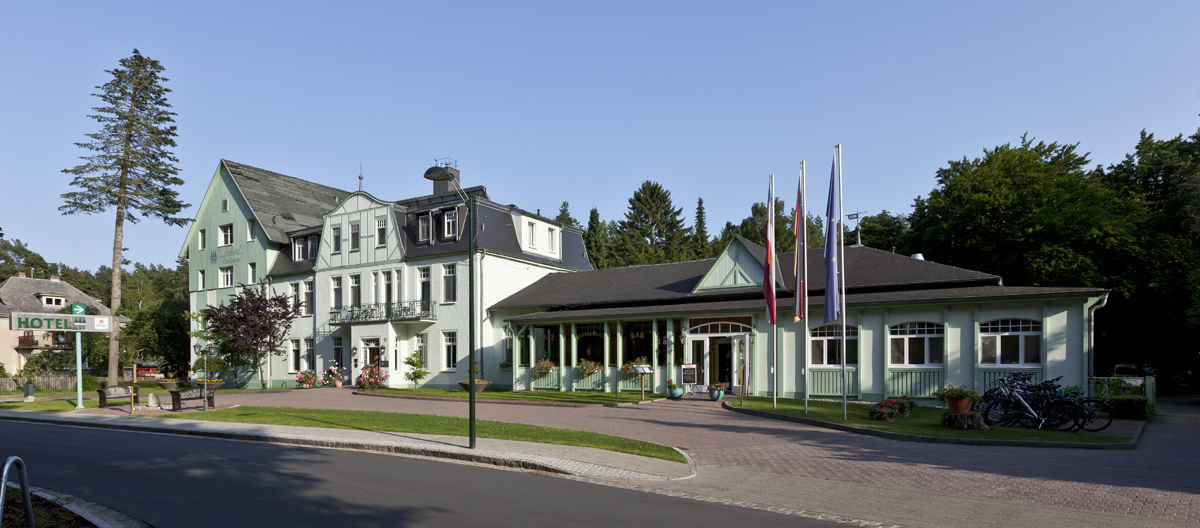 Winterhochzeit - Müritz - Außenansicht - Seehotel Ecktannen